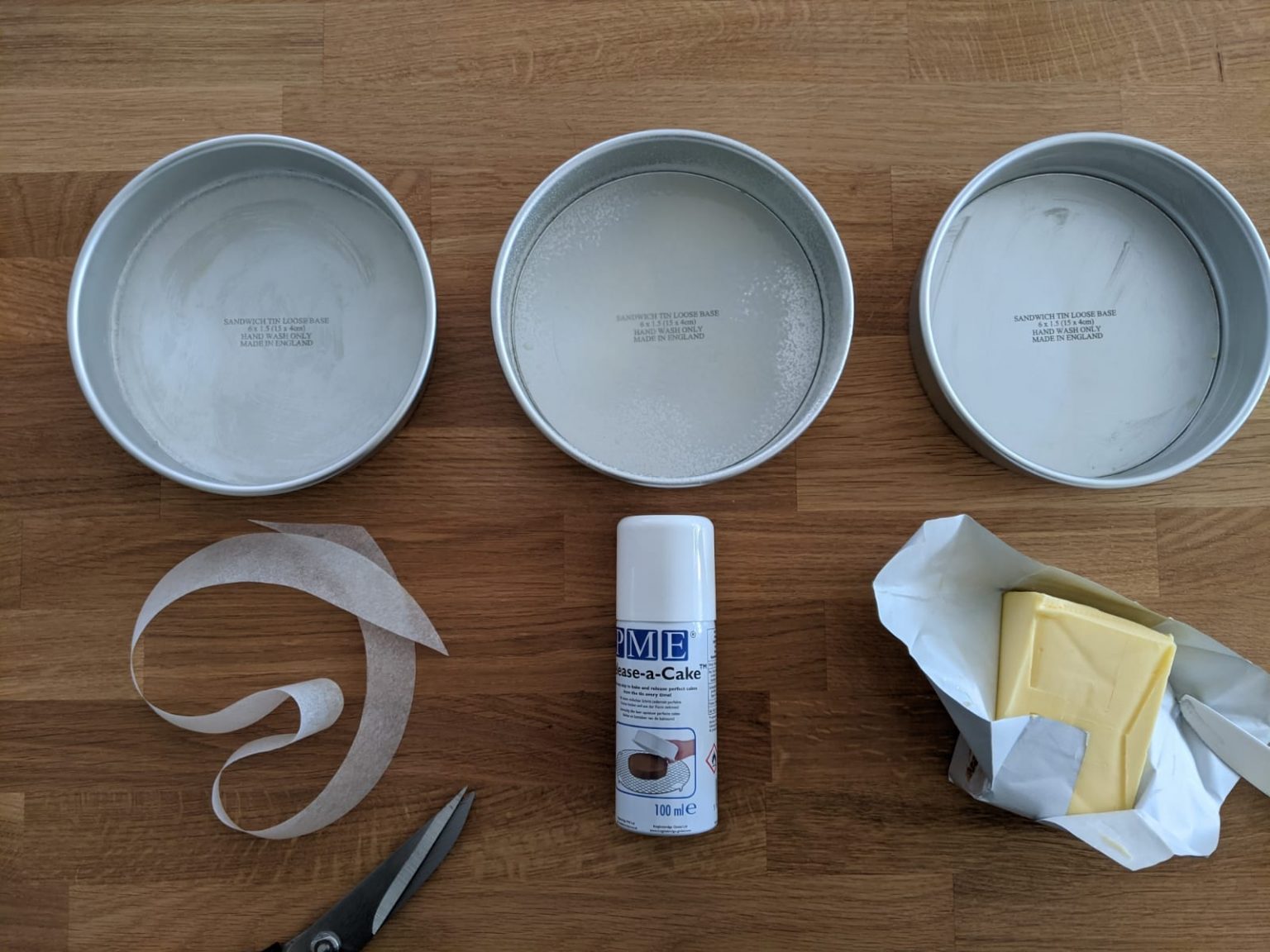 How To Line A Cake Tin Tried and Tested Methods