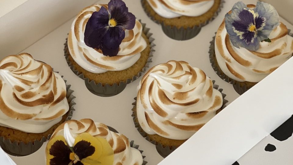 Nut-free lemon meringue cupcakes